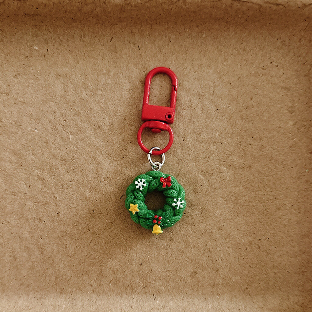 Christmas Resin Keychain Charms Santa Wreath Stocking Tree Gingerbread Holiday Bag Pendant Festive Gift Accessories