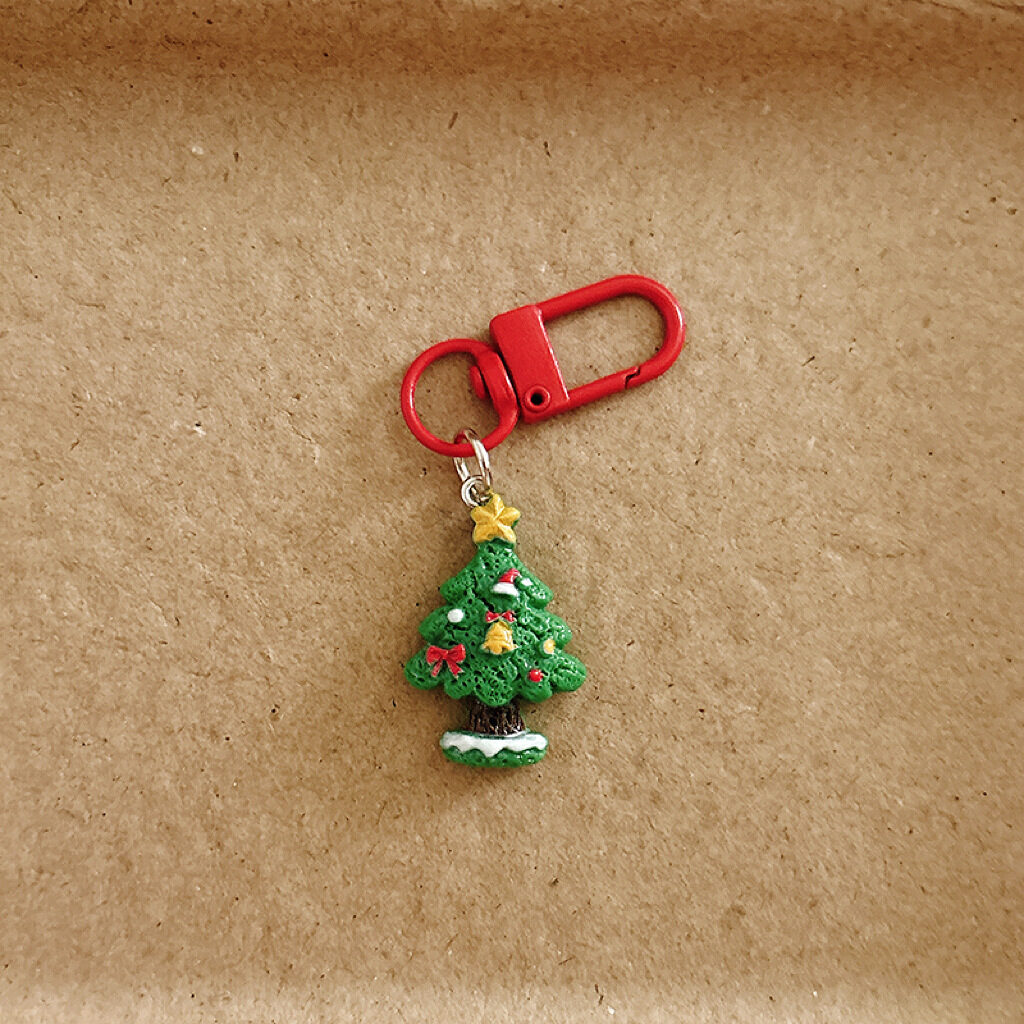Christmas Resin Keychain Charms Santa Wreath Stocking Tree Gingerbread Holiday Bag Pendant Festive Gift Accessories